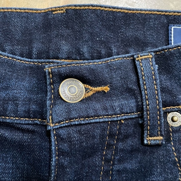 Vineyard Vines•LIKE NEW•28”x 30”•Straight Fit Jeans•True Indigo Dye•Vintage Wash - Picture 9 of 13